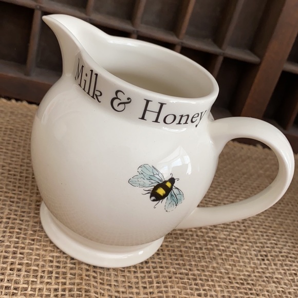 {VTG} Arthur Wood | Milk & Honey Bumblebee Pitcher π―π